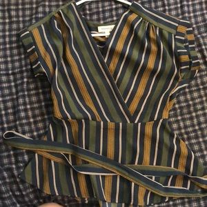 Short sleeve blouse with separate belt